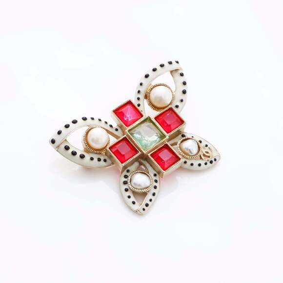 CHANEL Authentic Red Brooch - Picture 3 of 8